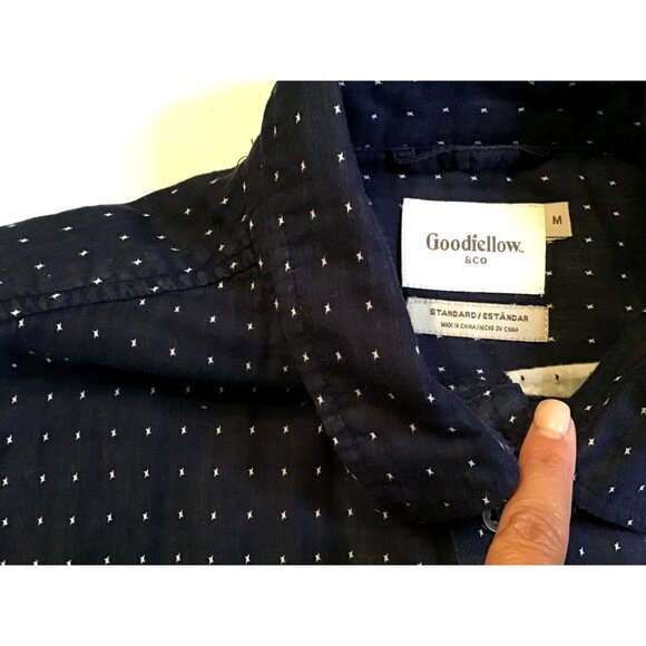 GOODIELLOW- BLUE /WHITE PATTERN STANDARD FIT MENS SHIRT SIZE MEDIUM - Picture 4 of 6